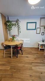 ARETÉ REAL- PRENÁJOM  KRÁSNEHO,KOMPLETNE ZARIADENÉHO 4 IZB.DOMU  V NOVOSTAVBE, 2 PARKOVACIE STÁTIA-VINOSADY