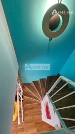 ARETÉ REAL- PRENÁJOM  KRÁSNEHO,KOMPLETNE ZARIADENÉHO 4 IZB.DOMU  V NOVOSTAVBE, 2 PARKOVACIE STÁTIA-VINOSADY