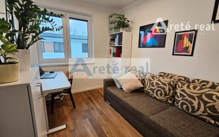 ARETÉ REAL- PRENÁJOM  KRÁSNEHO,KOMPLETNE ZARIADENÉHO 4 IZB.DOMU  V NOVOSTAVBE, 2 PARKOVACIE STÁTIA-VINOSADY