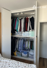 ARETÉ REAL- PRENÁJOM  KRÁSNEHO,KOMPLETNE ZARIADENÉHO 4 IZB.DOMU  V NOVOSTAVBE, 2 PARKOVACIE STÁTIA-VINOSADY