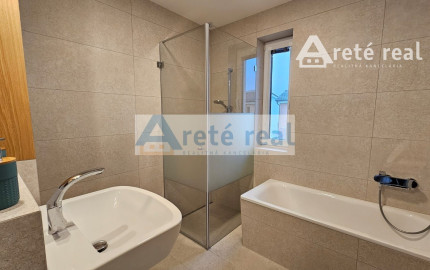 ARETÉ REAL- PRENÁJOM  KRÁSNEHO,KOMPLETNE ZARIADENÉHO 4 IZB.DOMU  V NOVOSTAVBE, 2 PARKOVACIE STÁTIA-VINOSADY