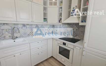 Areté real - Rezervovane! Predaj veľmi pekného, výborne dispozične riešeného, zrekonštruovaného 2-izbového bytu s balkónom v centre Pezinka, ul. Záhradná