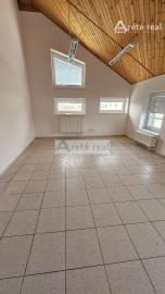 Areté real - Prenájom prevádzkových priestorov s parkovacím miestom v dobrej lokalite v Pezinku, ul. Šenkvická cesta, GAS CENTRUM