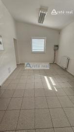 Areté real - Prenájom prevádzkových priestorov s parkovacím miestom v dobrej lokalite v Pezinku, ul. Šenkvická cesta, GAS CENTRUM