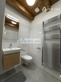 ARETÉ REAL – PREDAJ RODINNÉHO DOMU S NEBYTOVÝMI  BUDOVAMI KONČIACIMI NÁDÁHERNOU ZÁHRADOU A MESTSKÝMI HRADBAMI V CENTRE MODRY, ŠTÚROVA