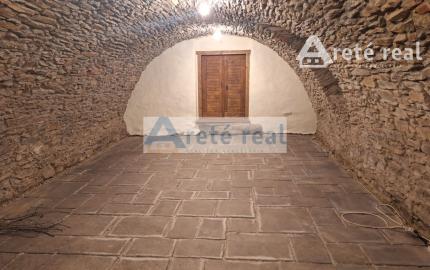 ARETÉ REAL – PREDAJ RODINNÉHO DOMU S NEBYTOVÝMI  BUDOVAMI KONČIACIMI NÁDÁHERNOU ZÁHRADOU A MESTSKÝMI HRADBAMI V CENTRE MODRY, ŠTÚROVA