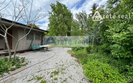 ARETÉ REAL – PREDAJ STAVEBNÉHO POZEMKU S RODINNÝM DOMOM, NEBYTOVÝMI BUDOVAMI A NÁDÁHERNOU ZÁHRADOU V CENTRE MODRY, ŠTÚROVA