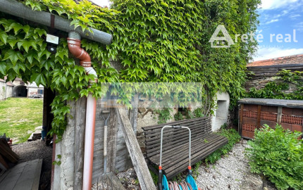 ARETÉ REAL – PREDAJ STAVEBNÉHO POZEMKU S RODINNÝM DOMOM, NEBYTOVÝMI BUDOVAMI A NÁDÁHERNOU ZÁHRADOU V CENTRE MODRY, ŠTÚROVA