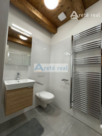 ARETÉ REAL – PREDAJ STAVEBNÉHO POZEMKU S RODINNÝM DOMOM, NEBYTOVÝMI BUDOVAMI A NÁDÁHERNOU ZÁHRADOU V CENTRE MODRY, ŠTÚROVA