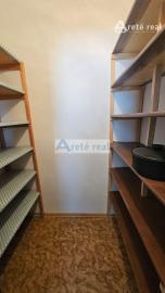 Areté real - Prenájom výborne dispozične riešeného 3,5-izbového bytu s loggiou v dobrej lokalite v Pezinku, ul. Svätoplukova