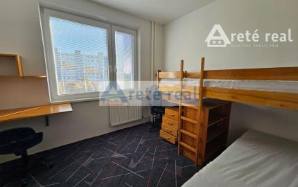 Areté real - Prenájom výborne dispozične riešeného 3,5-izbového bytu s loggiou v dobrej lokalite v Pezinku, ul. Svätoplukova