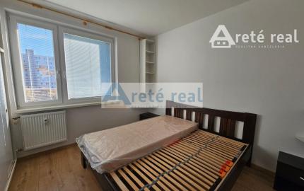 Areté real - Prenájom výborne dispozične riešeného 3,5-izbového bytu s loggiou v dobrej lokalite v Pezinku, ul. Svätoplukova