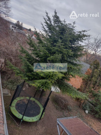 Areté real - Zľava! Predaj dvojgeneračného rodinného domu vhodného aj na podnikanie spojeného s bývaním v strategickej lokalite s prístupom priamo z hlavnej cesty v obci Viničné,