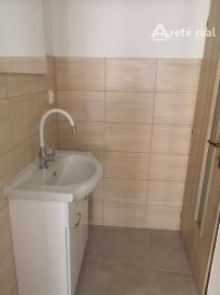 Areté real, Prenájom 87,2 m2 obchodného priestoru s parkovacím miestom v priamom centre mesta Pezinok