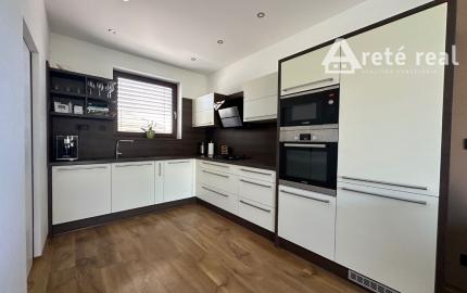 ARETÉ REAL - PREDAJ NOVOSTAVBY 4-IZBOVÉHO RD V NOVEJ LOKALITE, ŠENKVICE, A. BEHUNKA