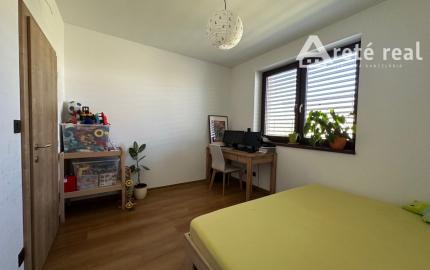 ARETÉ REAL - PREDAJ NOVOSTAVBY 4-IZBOVÉHO RD V NOVEJ LOKALITE, ŠENKVICE, A. BEHUNKA