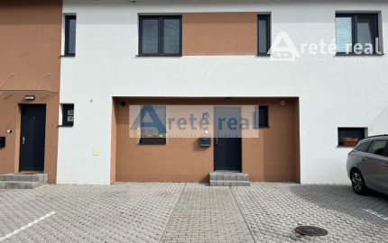 ARETÉ REAL- PRENÁJOM  KRÁSNEHO,KOMPLETNE ZARIADENÉHO 4 IZB.DOMU  V NOVOSTAVBE, 2 PARKOVACIE STÁTIA-VINOSADY