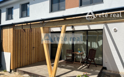 ARETÉ REAL- PRENÁJOM  KRÁSNEHO,KOMPLETNE ZARIADENÉHO 4 IZB.DOMU  V NOVOSTAVBE, 2 PARKOVACIE STÁTIA-VINOSADY