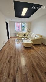 Areté real -Rezervované! Predaj výborne dispozične riešeného 3-izbového bytu s balkónom v dobrej lokalite v Pezinku, ul. Bystrická