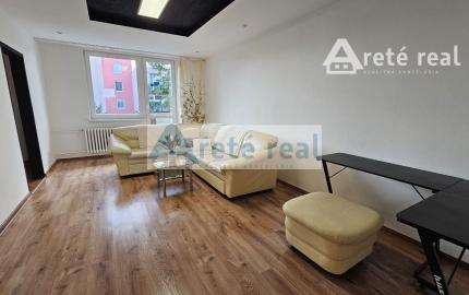 Areté real -Rezervované! Predaj výborne dispozične riešeného 3-izbového bytu s balkónom v dobrej lokalite v Pezinku, ul. Bystrická