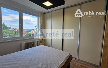 Areté real -Rezervované! Predaj výborne dispozične riešeného 3-izbového bytu s balkónom v dobrej lokalite v Pezinku, ul. Bystrická