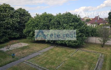 Areté real -Rezervované! Predaj výborne dispozične riešeného 3-izbového bytu s balkónom v dobrej lokalite v Pezinku, ul. Bystrická