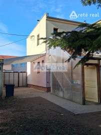 Areté real - Zľava!Predaj dvojgeneračného rodinného domu vhodného aj na podnikanie spojeného s bývaním v strategickej lokalite s prístupom priamo z hlavnej cesty v obci Viničné