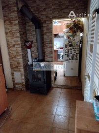 Areté real - Zľava!Predaj dvojgeneračného rodinného domu vhodného aj na podnikanie spojeného s bývaním v strategickej lokalite s prístupom priamo z hlavnej cesty v obci Viničné