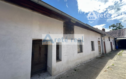 ARETÉ REAL – PREDAJ VINOHRADNÍCKEHO RODINNÉHO DOMU S NEBYTOVOU BUDOVOU V CENTRE MODRY, ŠTÚROVA