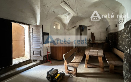 ARETÉ REAL – PREDAJ VINOHRADNÍCKEHO RODINNÉHO DOMU S NEBYTOVOU BUDOVOU V CENTRE MODRY, ŠTÚROVA