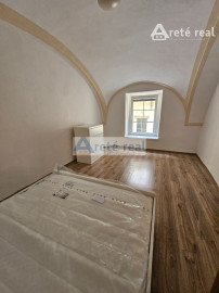 Areté real, Prenájom veľmi pekného 2-izbového bytu s parkovacím miestom v priamom centre mesta Pezinok