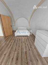 Areté real, Prenájom veľmi pekného 2-izbového bytu s parkovacím miestom v priamom centre mesta Pezinok