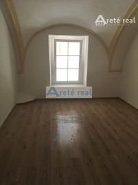 Areté real, Prenájom veľmi pekného 2-izbového bytu s parkovacím miestom v priamom centre mesta Pezinok