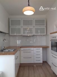 Areté real-Prenájom slnečného 2 izbového bytu v r.domom,samostatný vstup,kompletná rekonštrukcia