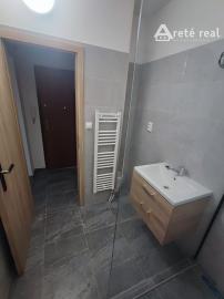 Areté real-Pripravujeme-Predaj slnečného 3izb.bytu po kompletnej rekonštrukcii s loggiou, murovanou pivnicou, miesto plné zelene