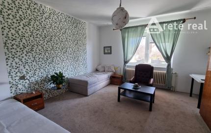 Areté real -  Prenájom veľmi pekného, priestranného 3- izbového bytu s parkovacím miestom v blízkosti centra Pezinka