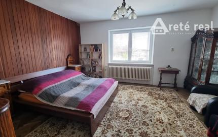 Areté real -  Prenájom veľmi pekného, priestranného 3- izbového bytu s parkovacím miestom v blízkosti centra Pezinka