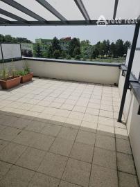 Areté real - Predaj výborne dispozične riešeného 4-izbového bytu s veľkorysou terasou a 2 parkovacími miestami v dobrej lokalite v Pezinku
