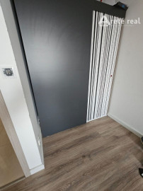 Areté real - Predaj výborne dispozične riešeného 4-izbového bytu s veľkorysou terasou a 2 parkovacími miestami v dobrej lokalite v Pezinku