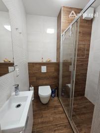 Areté real - Predaj výborne dispozične riešeného 4-izbového bytu s veľkorysou terasou a 2 parkovacími miestami v dobrej lokalite v Pezinku