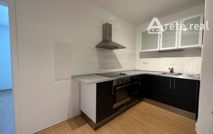 ARETÉ REAL - PRENÁJOM ČIASTOČNE ZARIADENÉHO 2-IZBOVÉHO BYTU V PRIAMOM CENTRE MESTA, PEZINOK, KOLLÁROVA