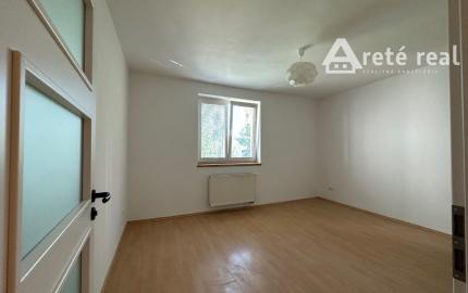 ARETÉ REAL - PRENÁJOM ČIASTOČNE ZARIADENÉHO 2-IZBOVÉHO BYTU V PRIAMOM CENTRE MESTA, PEZINOK, KOLLÁROVA