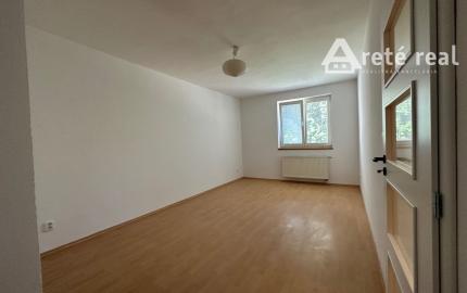 ARETÉ REAL - PRENÁJOM ČIASTOČNE ZARIADENÉHO 2-IZBOVÉHO BYTU V PRIAMOM CENTRE MESTA, PEZINOK, KOLLÁROVA