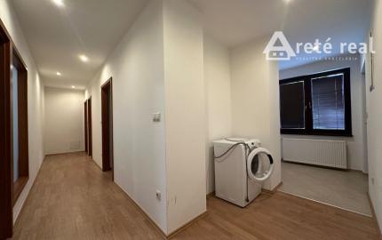 ARETÉ REAL – PRENÁJOM PRIESTRANNEJ 105 m2 NOVOSTAVBY 3-IZBOVÉHO BYTU S PARKOVACÍM STÁTÍM, MODRA, ŠTÚROVA