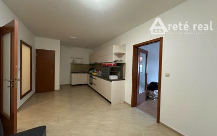 ARETÉ REAL – PRENÁJOM PRIESTRANNEJ 105 m2 NOVOSTAVBY 3-IZBOVÉHO BYTU S PARKOVACÍM STÁTÍM, MODRA, ŠTÚROVA