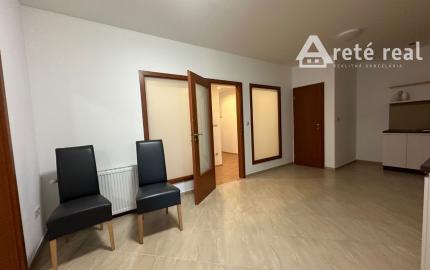 ARETÉ REAL – PRENÁJOM PRIESTRANNEJ 105 m2 NOVOSTAVBY 3-IZBOVÉHO BYTU S PARKOVACÍM STÁTÍM, MODRA, ŠTÚROVA