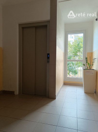 Areté real- ponúkame na prenájom pekný, moderný 2 izbový byt, priestranný s  loggiou. kompletne zariadený.