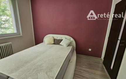 REZERVOVANÉ-PREDAJ SLNEČNÉHO 2 IZB.BYTU S BALKÓNOM, MUROVANOU PIVNICOU,MIESTO PLNÉ ZELENE V PEZINKU,SÍDLISKO JUH