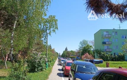 REZERVOVANÉ-PREDAJ SLNEČNÉHO 2 IZB.BYTU S BALKÓNOM, MUROVANOU PIVNICOU,MIESTO PLNÉ ZELENE V PEZINKU,SÍDLISKO JUH