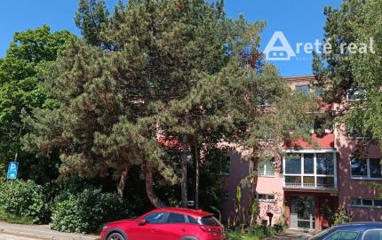 REZERVOVANÉ-PREDAJ SLNEČNÉHO 2 IZB.BYTU S BALKÓNOM, MUROVANOU PIVNICOU,MIESTO PLNÉ ZELENE V PEZINKU,SÍDLISKO JUH